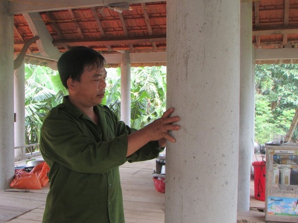 Người dân huyện Con Cuông đang dần thay nhà sàn truyền thống gỗ bằng bê tông