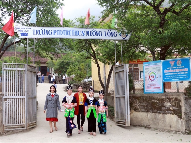 Các em học sinh Trường PTDT Bán trú THCS Mường Lống, huyện Kỳ Sơn, tỉnh Nghệ An