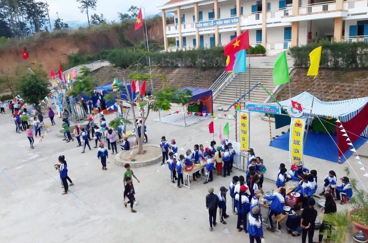 Đầu tư cho giáo dục miền núi là một nhiệm vụ trọng tâm được tỉnh Khánh Hòa quan tâm. (Trong ảnh: Trường PTDT Nội trú Khánh Sơn được đầu tư bài bản)
