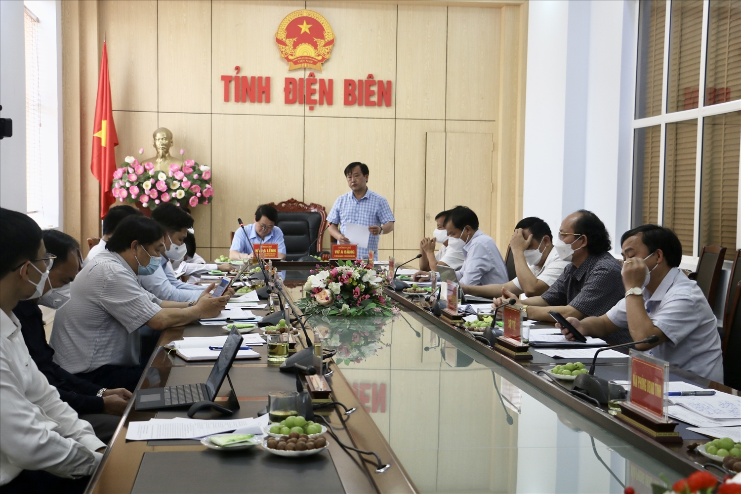 Ông Vừ A Bằng, Phó Chủ tịch UBND tỉnh Điện Biên phát biết tại buổi làm việc