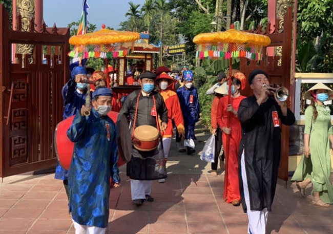  Lễ rước sắc trong lễ hội Bà Thu Bồn. (Ảnh: Phi Thành)