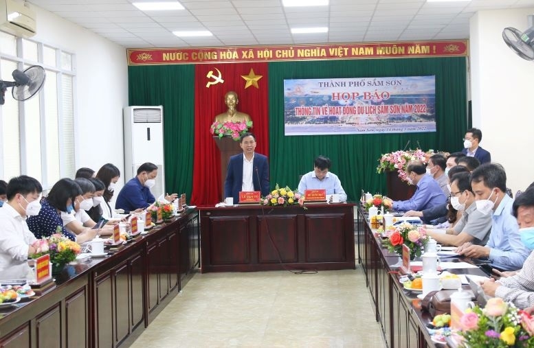 Ông Lê Văn Tú - Chủ tịch UBND Tp. Sầm Sơn nhấn mạnh về các hoạt động du lịch Sầm Sơn trong năm 2022