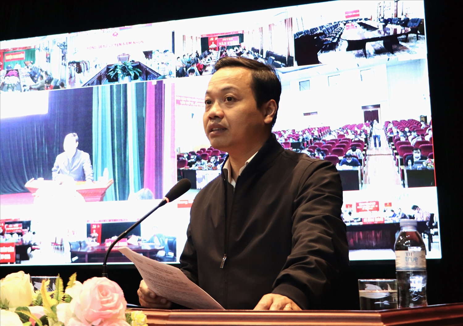 Ông Trần Tiến Dũng - Phó Bí thư Tỉnh ủy, Chủ tịch UBND tỉnh phát biểu tại Hội nghị 