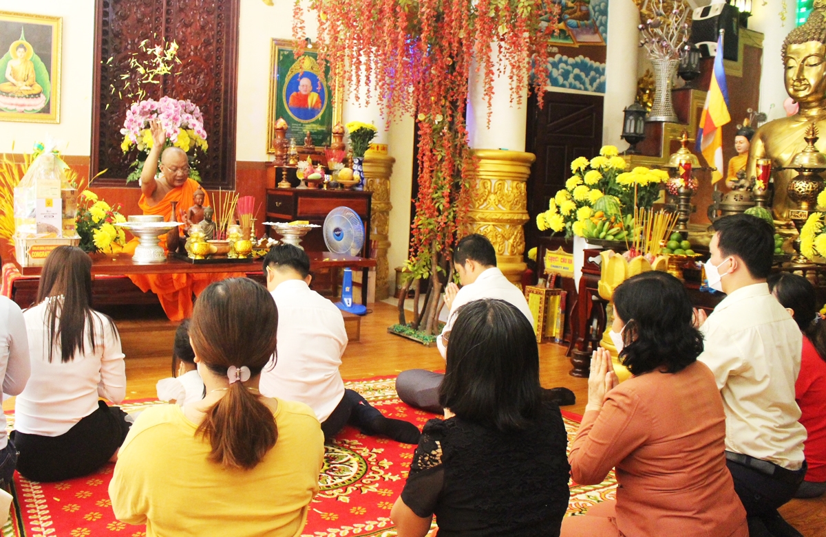 Thượng tọa Lý Hùng làm lễ cầu an cho Đoàn Lãnh sự quán Vương quốc Campuchia