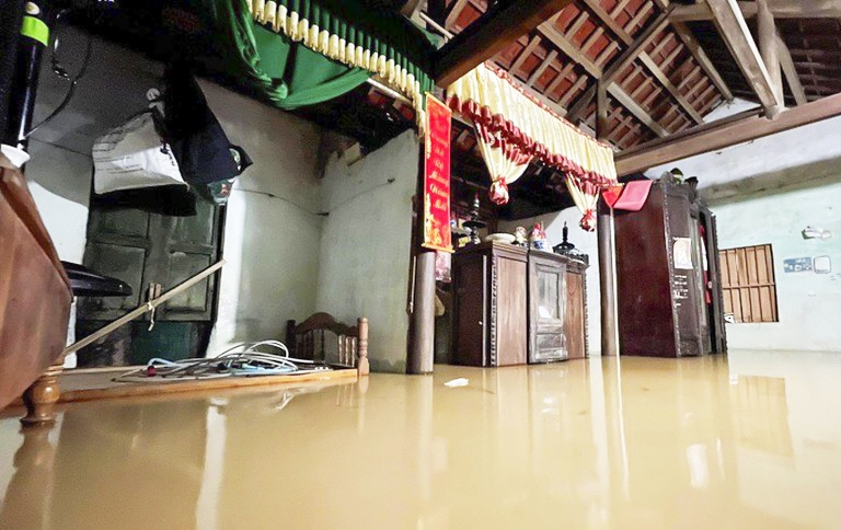 Một số nhà dân đã bị nước dân lên, ngập sâu từ 50 - 70 cm