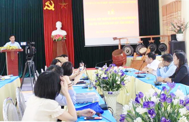 Huyện ủy Quỳ Hợp bàn giao bộ nhạc cụ đồng bào dân tộc Thổ cho Bảo tàng Hồ Chí Minh