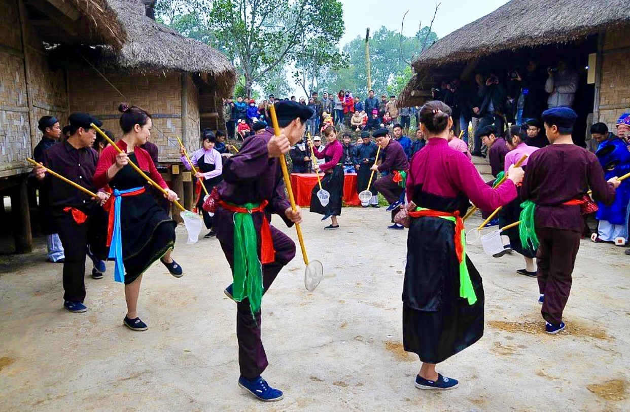 Rộn ràng điệu múa xúc tép của người Cao Lan