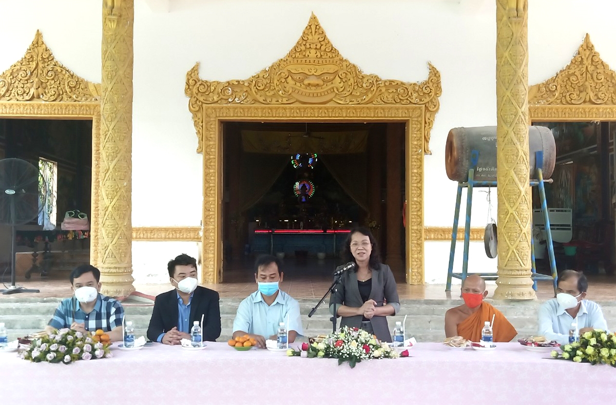 Thứ Trưởng, Phó Chủ nhiệm Hoàng Thị Hạnh phát biểu chúc mừng Tết cổ truyền Chôl Chnăm Thmây của đồng bào Khmer tại các điểm Đoàn đến thăm