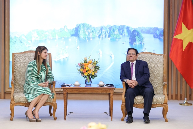 Thủ tướng cũng thay mặt lãnh đạo cấp cao Việt Nam chuyển lời thăm hỏi tới Tổng thống Panama Laurentino Cortizo Cohen và các lãnh đạo Chính phủ Panama - Ảnh: VGP/Nhật Bắc