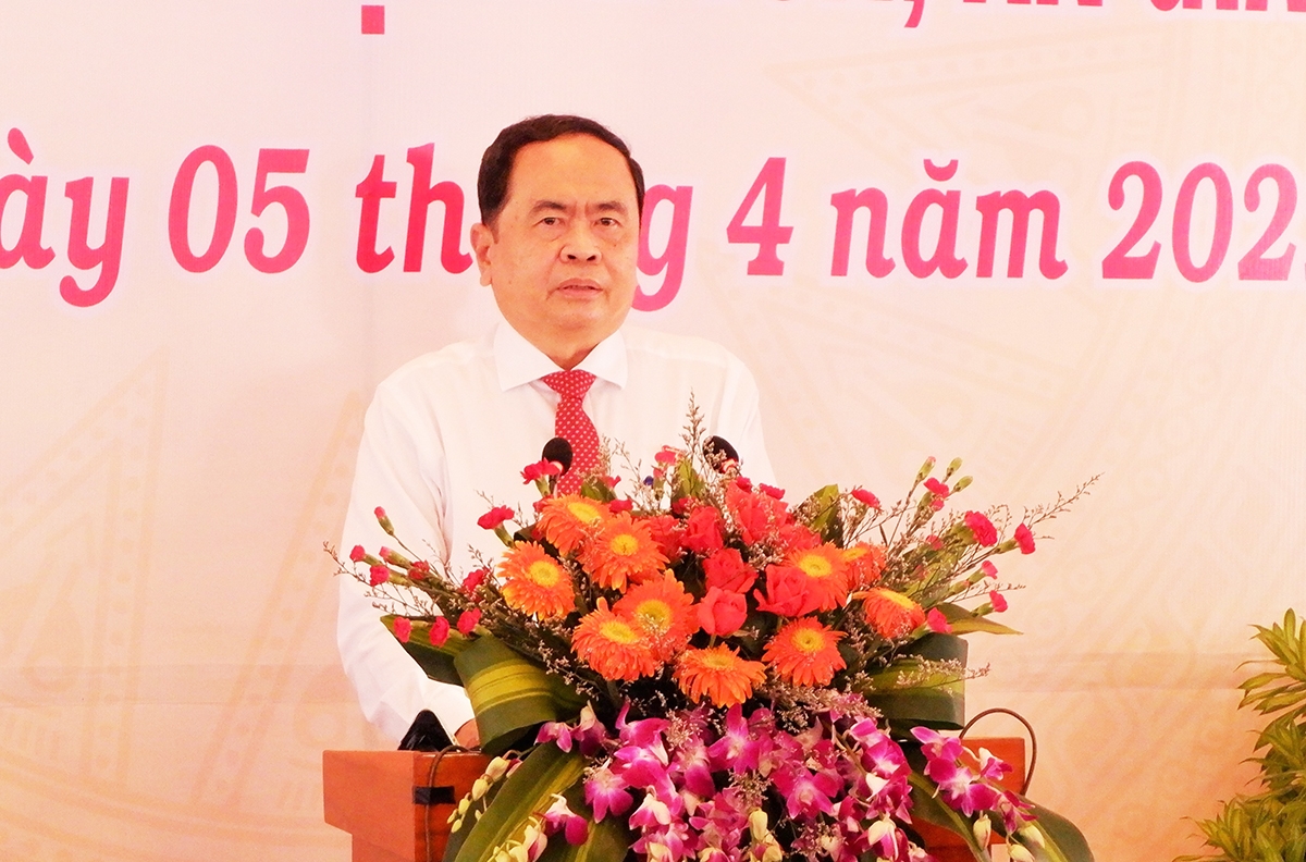 Phó Chủ tịch Thường trực Quốc hội Trần Thanh Mẫn thăm hỏi và chúc Tết cổ truyền đến các vị sư sãi và đồng bào Khmer tỉnh An Giang 