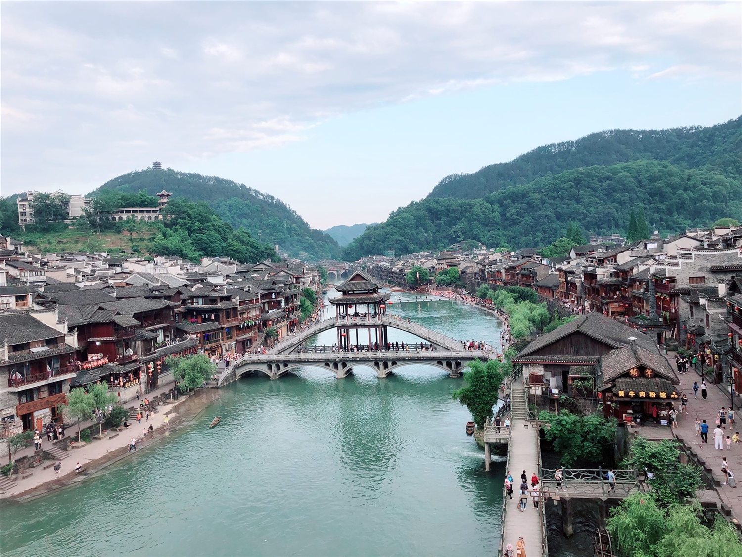 Phượng Hoàng Cổ Trấn- Điểm check in tuyệt đẹp ở Trung Quốc | Báo Dân tộc và Phát triển