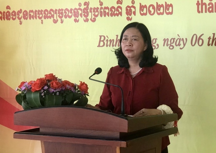 Bí thư Trung ương Đảng, Trưởng Ban dân vận Trung ương Bùi Thị Minh Hoài phát biểu tại chuyến thăm, chúc Tết