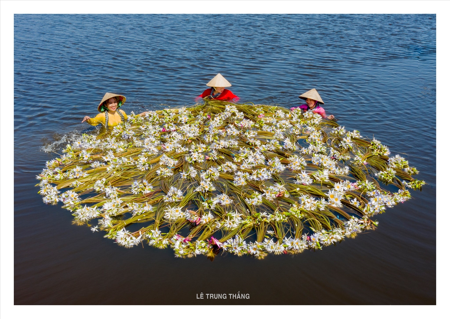 Nội dung ảnh dự thi phản ánh cuộc sống, con người, văn hóa, phong cảnh, thiên nhiên, công cuộc xây dựng và bảo vệ Tổ quốc Việt Nam (ảnh: Lê Trung Thắng).