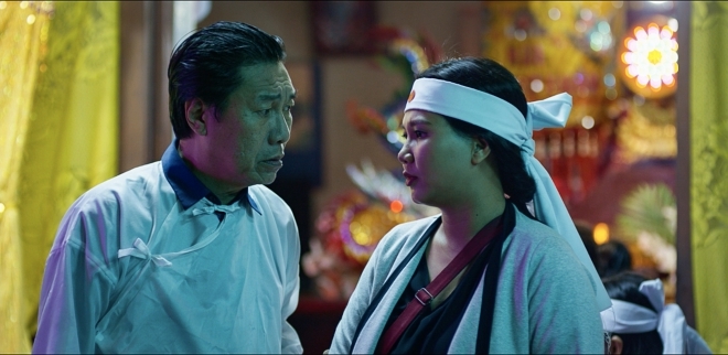 Huỳnh Kiến An và Nhã Uyên (phải) trong phim