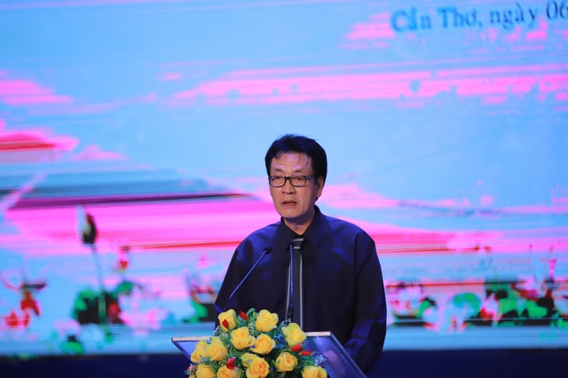 Ông Nguyễn Công Trung - Phó Cục trưởng Cục Văn hóa cơ sở, Bộ VHTTDL phát biểu tại Lễ khai mạc (ảnh: Thế Công).