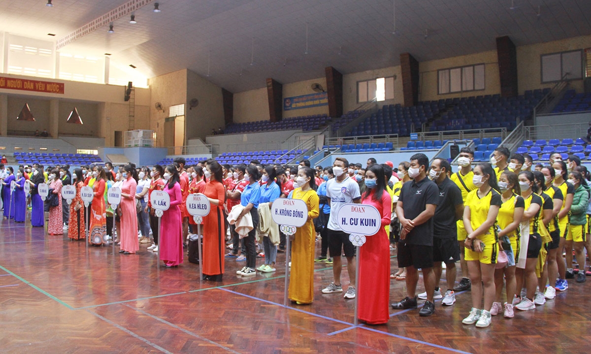 Các đoàn tham gia Hội thi Thể thao các DTTS tỉnh Đắk Lắk dự Lễ khai mạc