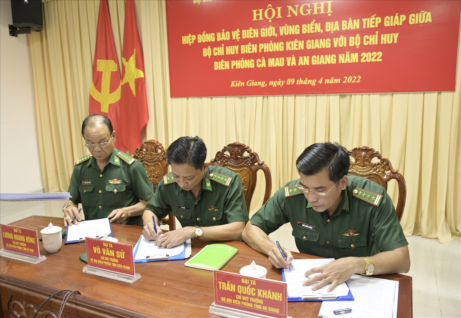 Chỉ huy trưởng của 3 đơn vị BĐBP Cà Mau, Kiên Giang và An Giang ký kết hiệp đồng