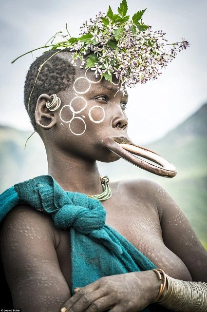 Nghệ thuật tô vẽ độc đáo của thổ dân châu Phi