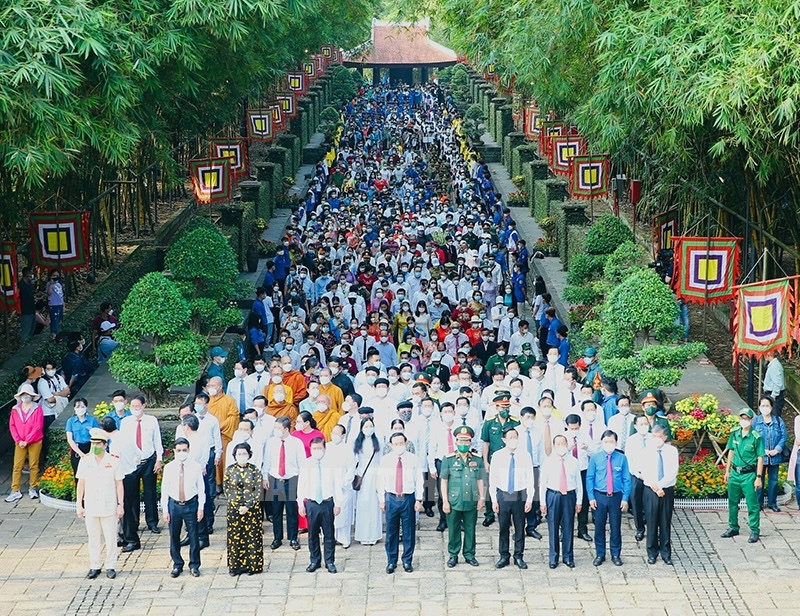 Đoàn đại biểu cùng Nhân dân TP. Hồ Chí Minh tham dự lễ Giỗ Tổ Hùng Vương