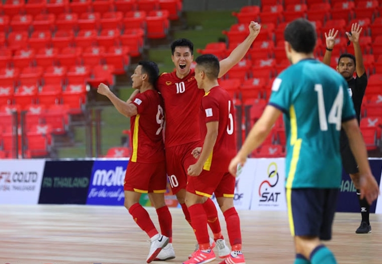 Tuyển futsal Việt Nam vất vả đánh bại Myanmar trong loạt sút luân lưu