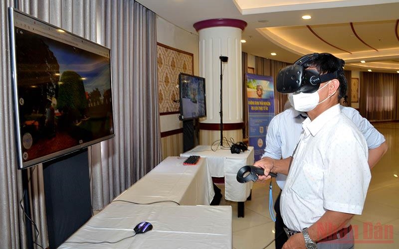 Hỗ trợ du khách trải nghiệm điểm tham quan du lịch bằng công nghệ 3D thực tế ảo.