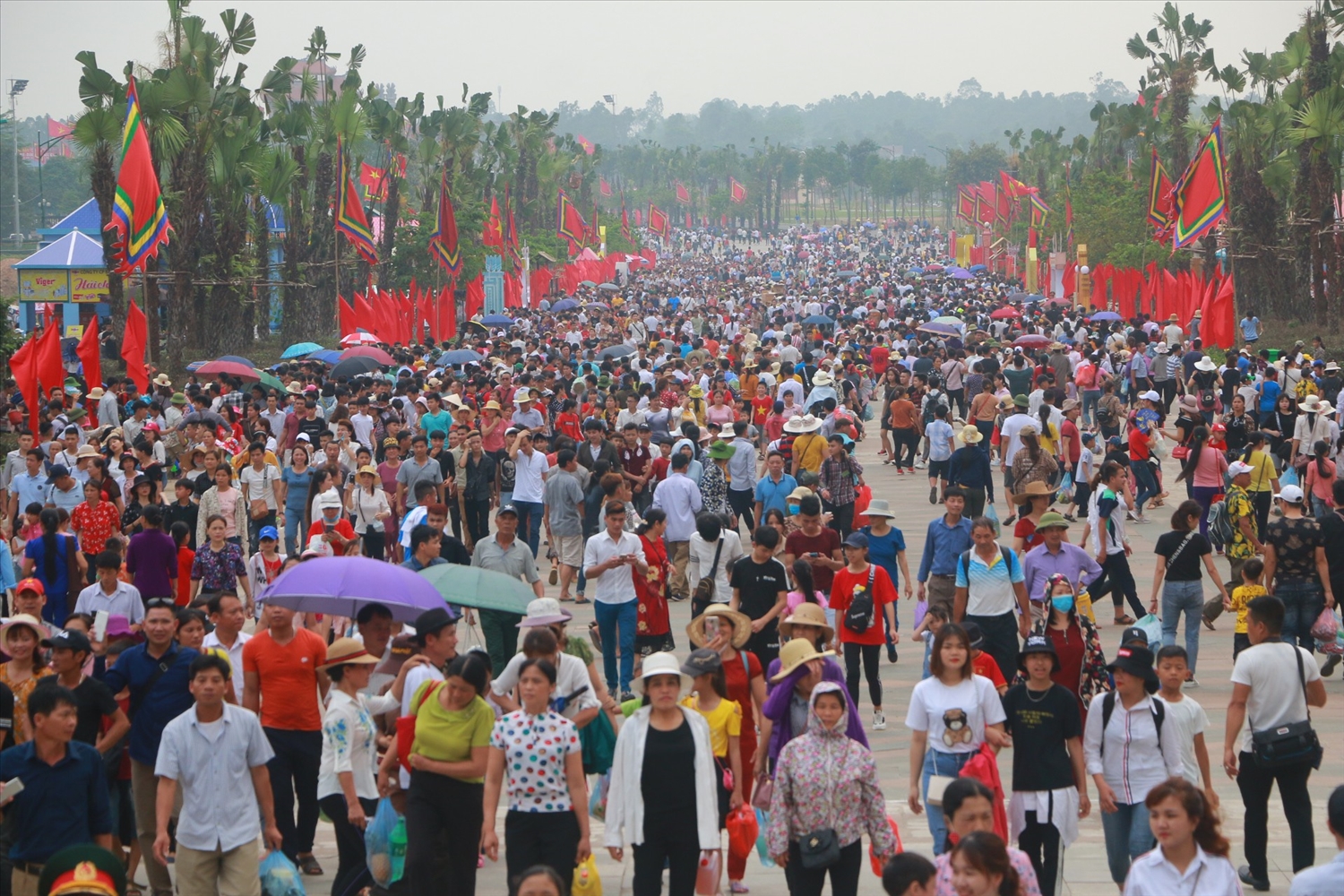 Khu di tích Đền Hùng đón gần 1 triệu lượt du khách về dâng hương, trẩy hội trong dịp Lễ Giỗ Tổ Hùng Vương năm nay 