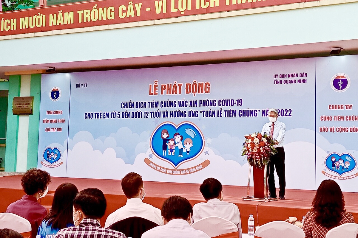 Ông Nguyễn Trường Sơn, Thứ trưởng Bộ Y tế phát biểu tại buổi lễ