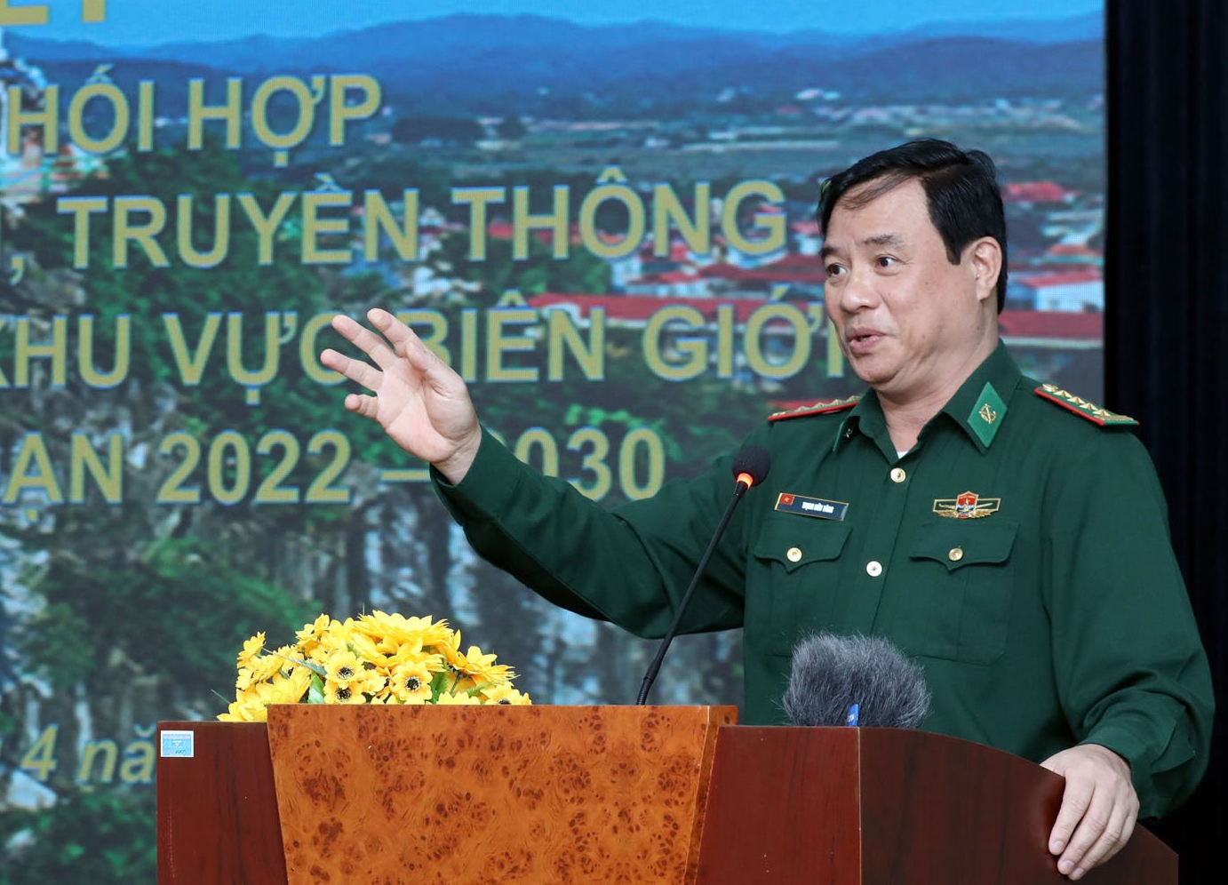Đại tá Trịnh Hữu Tăng, Chính ủy Bộ Chỉ huy BĐBP tỉnh Lạng Sơn phát biểu tại Lễ ký kết
