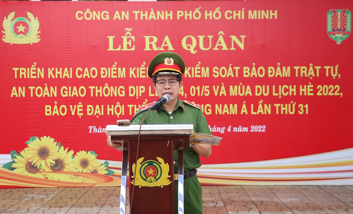 Thiếu tướng Trần Đức Tài - phó Giám đốc Công an TP. Hồ Chí Minh phát biểu tại buổi lễ ra quân