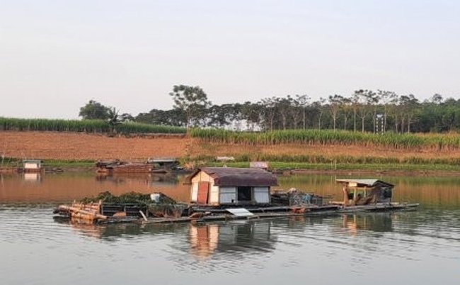 Một góc làng chài của đồng bào sinh sống bên dòng sông Chu Thanh Hóa