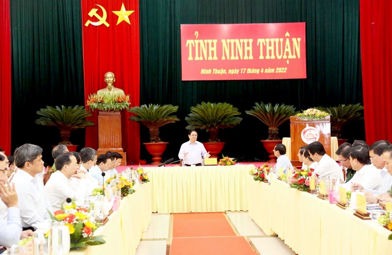 Thủ tướng Chính phủ Phạm Minh Chính phát biểu ý kiến chỉ đạo tại buổi làm việc với tỉnh Ninh Thuận.