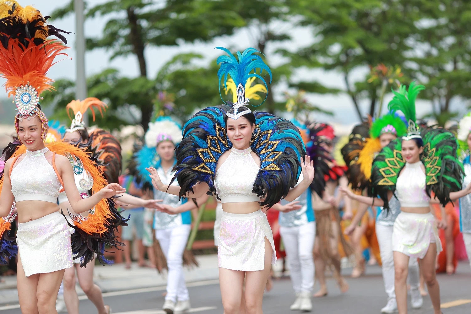 Lễ hội Carnaval Hạ Long sở hữu những ấn tượng rất riêng, bởi sắc thái và hình ảnh tượng trưng mà nó mang lại cho người xem.