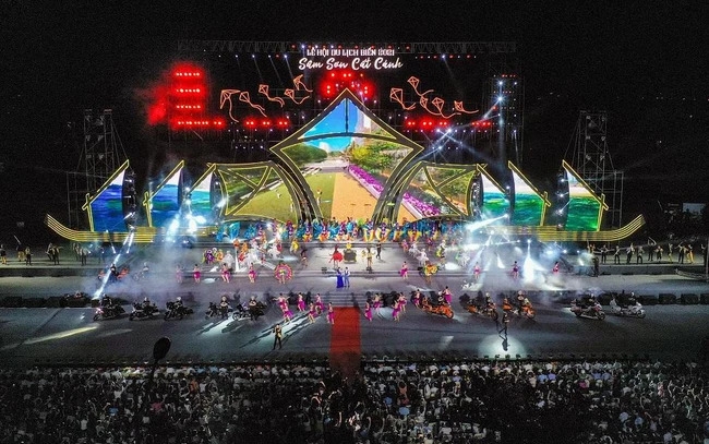 Lễ hội du lịch biển Sầm Sơn năm 2022 tại sân khấu Quảng trường biển thành phố Sầm Sơn