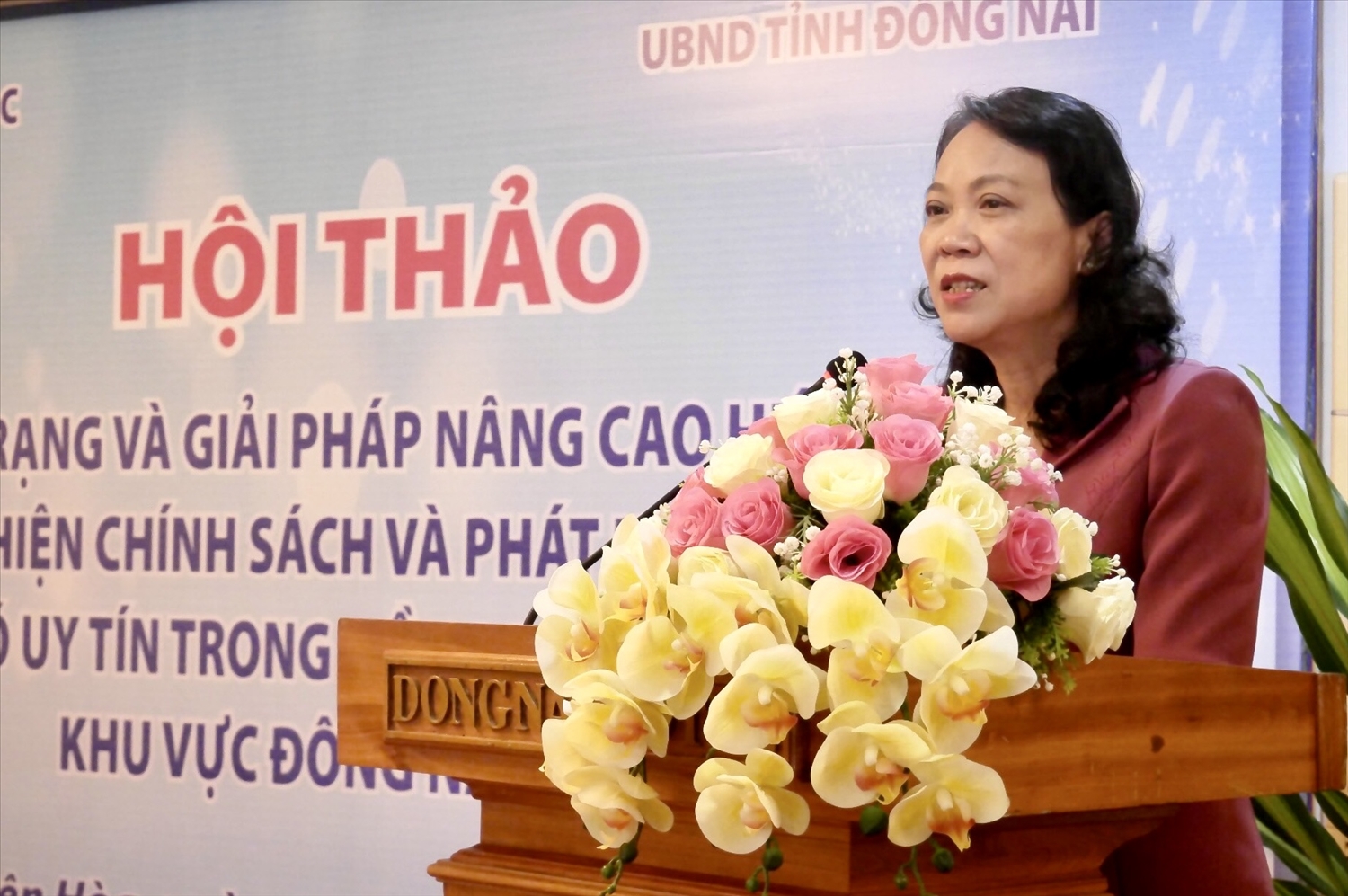 Thứ Trưởng, Phó Chủ nhiệm Hoàng Thị Hạnh phát biểu khai mạc Hội thảo
