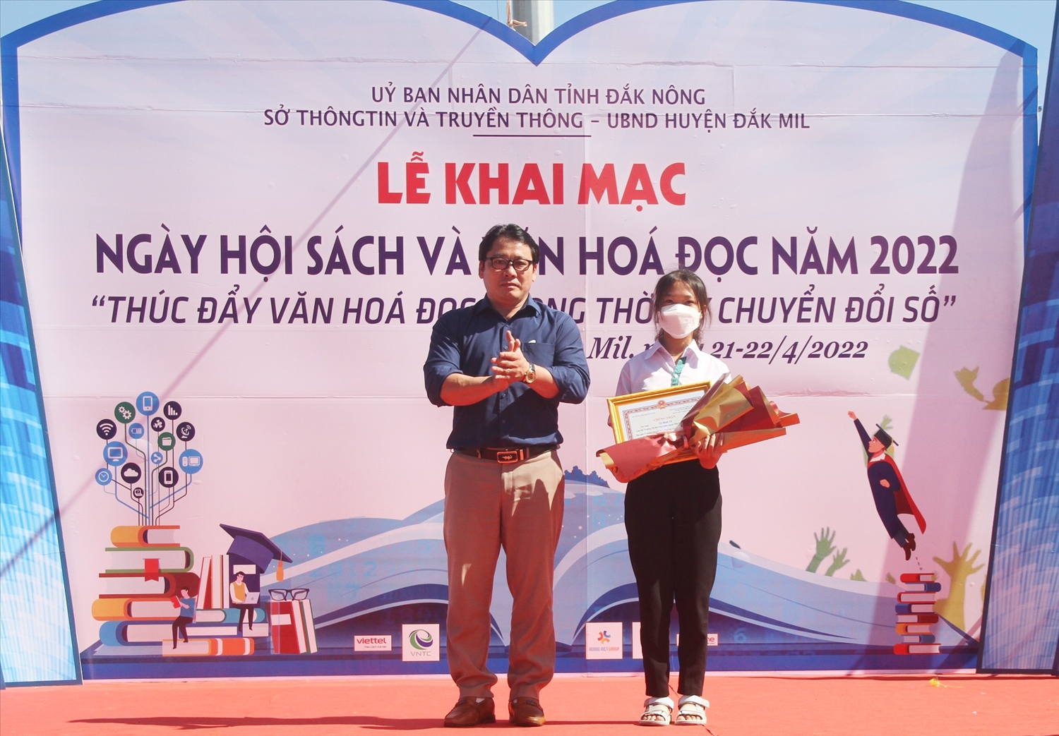 Em Đinh Thị Như Hạ, học sinh lớp 11B3, Trường THPT Krông Nô đạt giải khuyến khích tại Cuộc thi Đại sứ Văn hóa đọc năm 2021