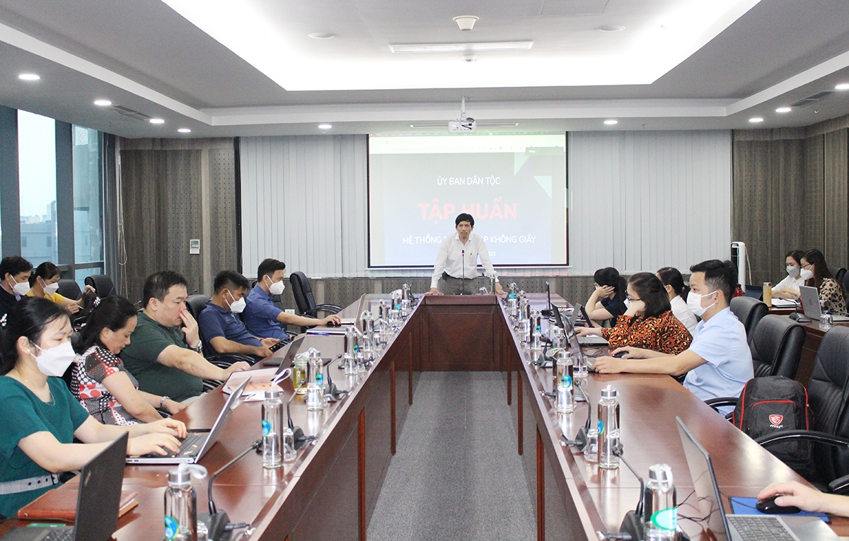 Ông Nguyễn Ngọc Hà, Giám đốc Trung tâm Thông tin phát biểu khai giảng buổi tập huấn
