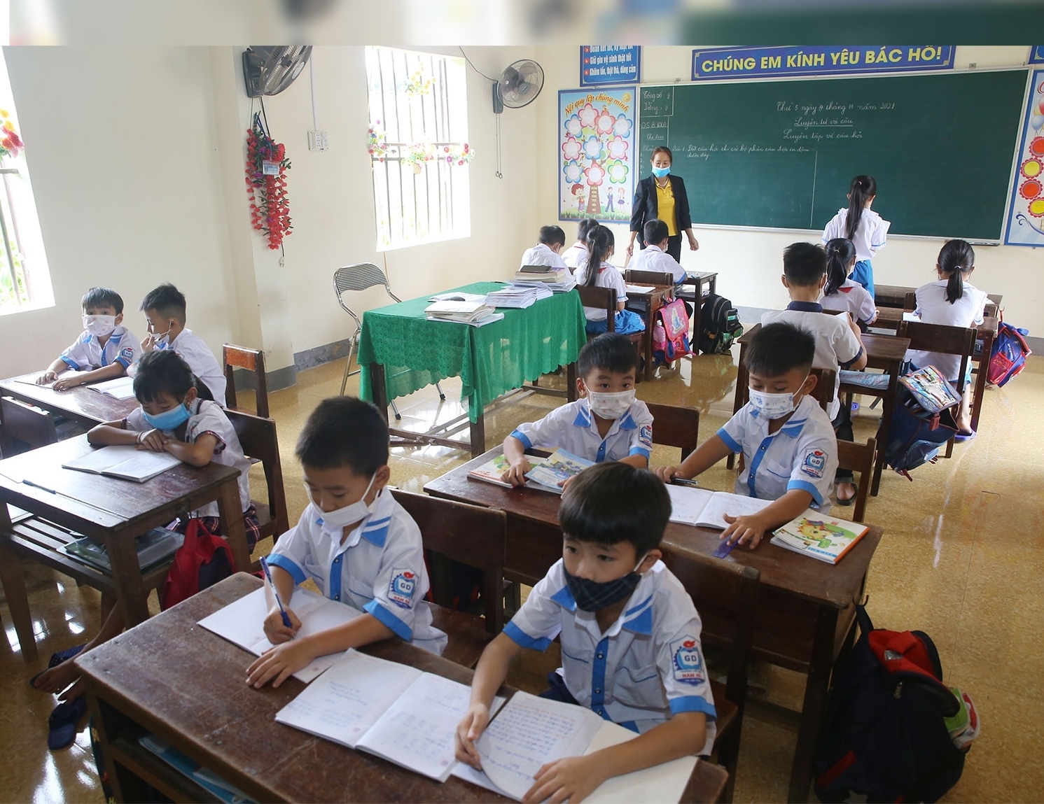 Những lớp học “đặc biệt” ở điểm trường Phú Lâm