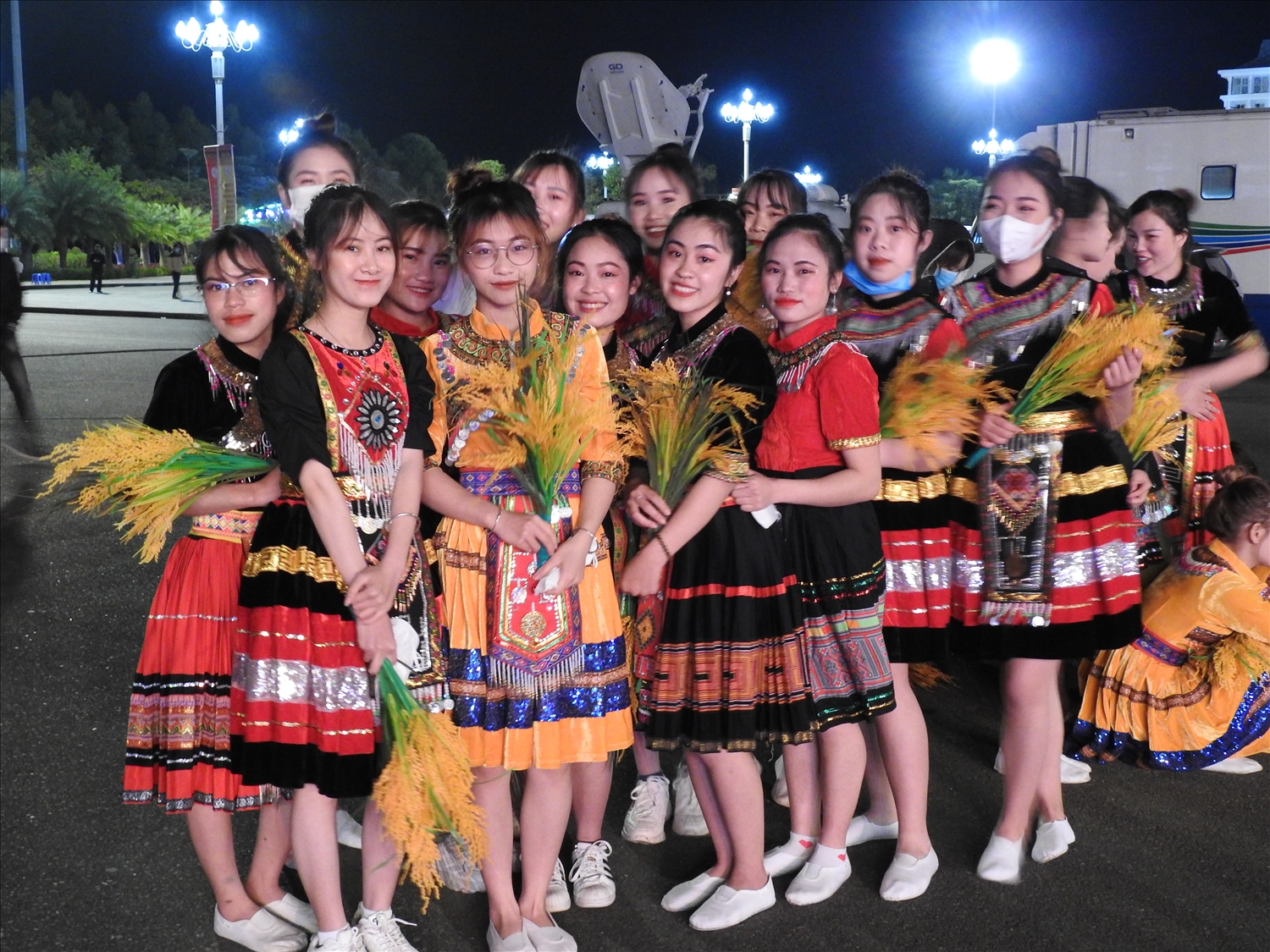 Nhiều bạn trẻ DTTS không còn mặn mà với tiếng mẹ đẻ của mình (Ảnh: Sinh viên dân tộc Mông tham gia Ngày hội Văn hóa dân tộc Mông năm 2022)
