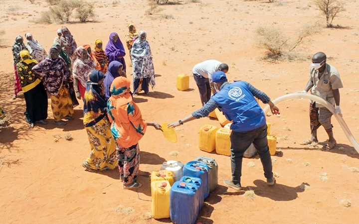 Người dân ở vùng Sừng châu Phi thiếu nước nghiêm trọng. (Ảnh IOM)
