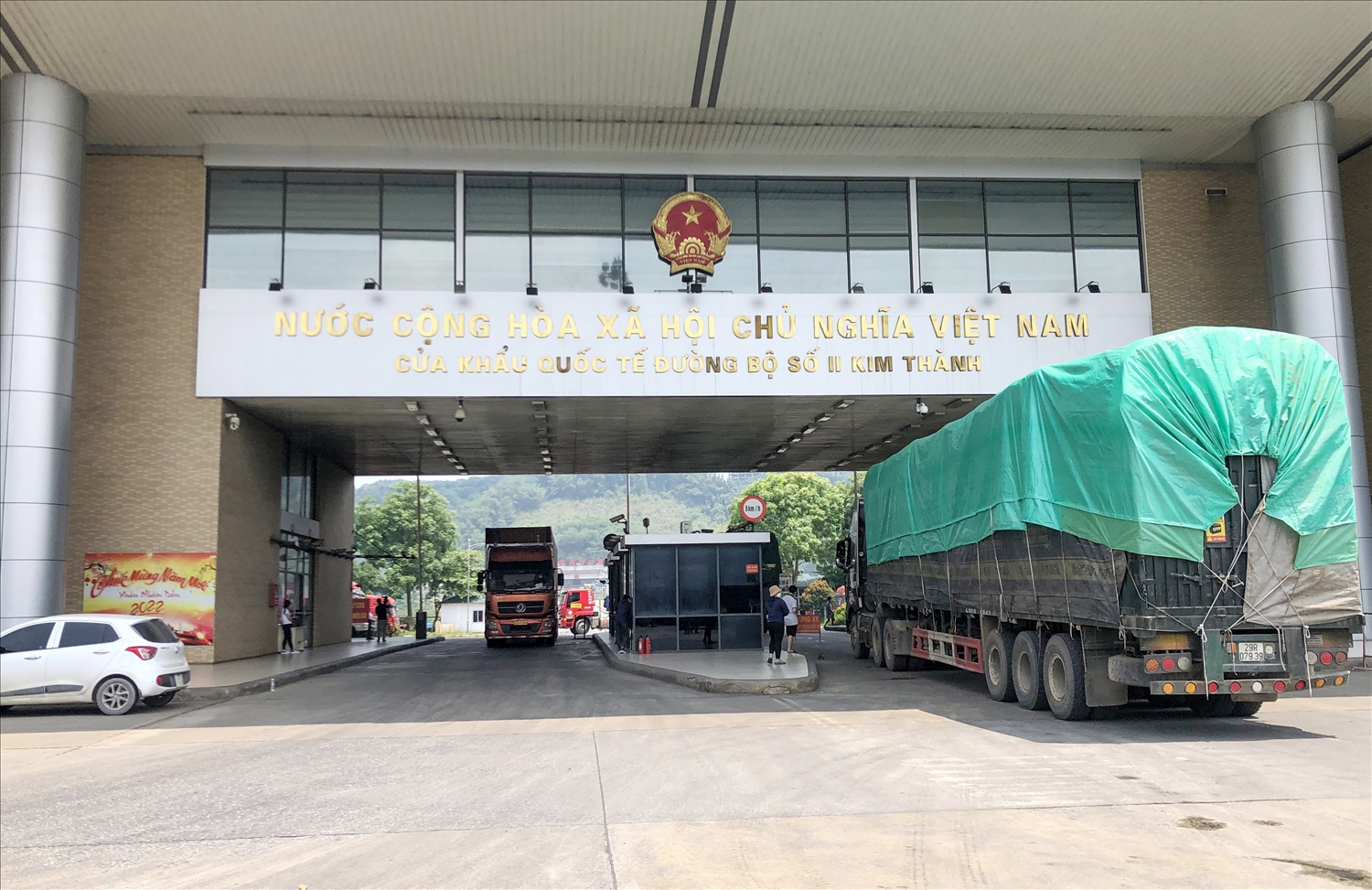 Hàng hóa xuất nhập khẩu qua cửa khẩu Kim Thành đang từng bước phục hồi trở lại