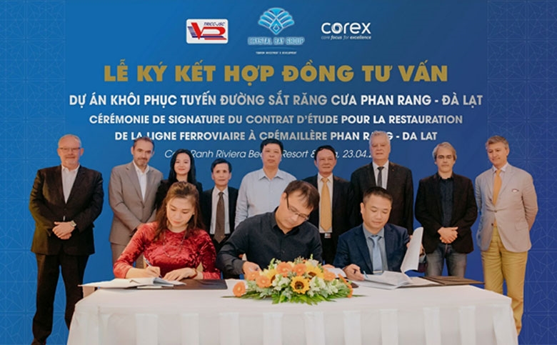 Lễ ký kết hợp đồng tư vấn giữa Tập đoàn du lịch Crystal Bay, Công ty CP giải pháp kinh doanh Corex và Công ty CP Tư vấn đầu tư và xây dựng giao thông vận tải