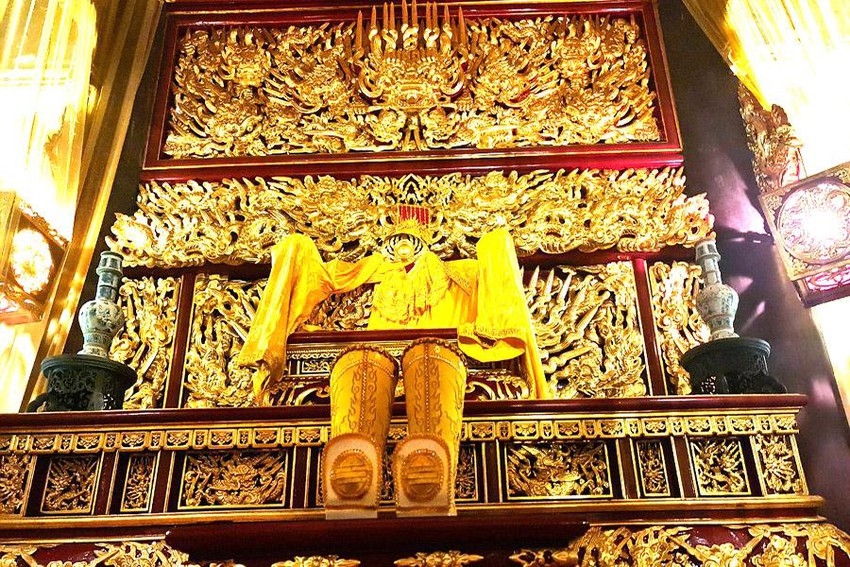 Năm 1428, Lê Lợi lên ngôi hoàng đế (Lê Thái Tổ), lập nên vương triều Hậu Lê, đóng đô ở Thăng Long, lấy niên hiệu Thuận Thiên, đặt tên nước là Đại Việt