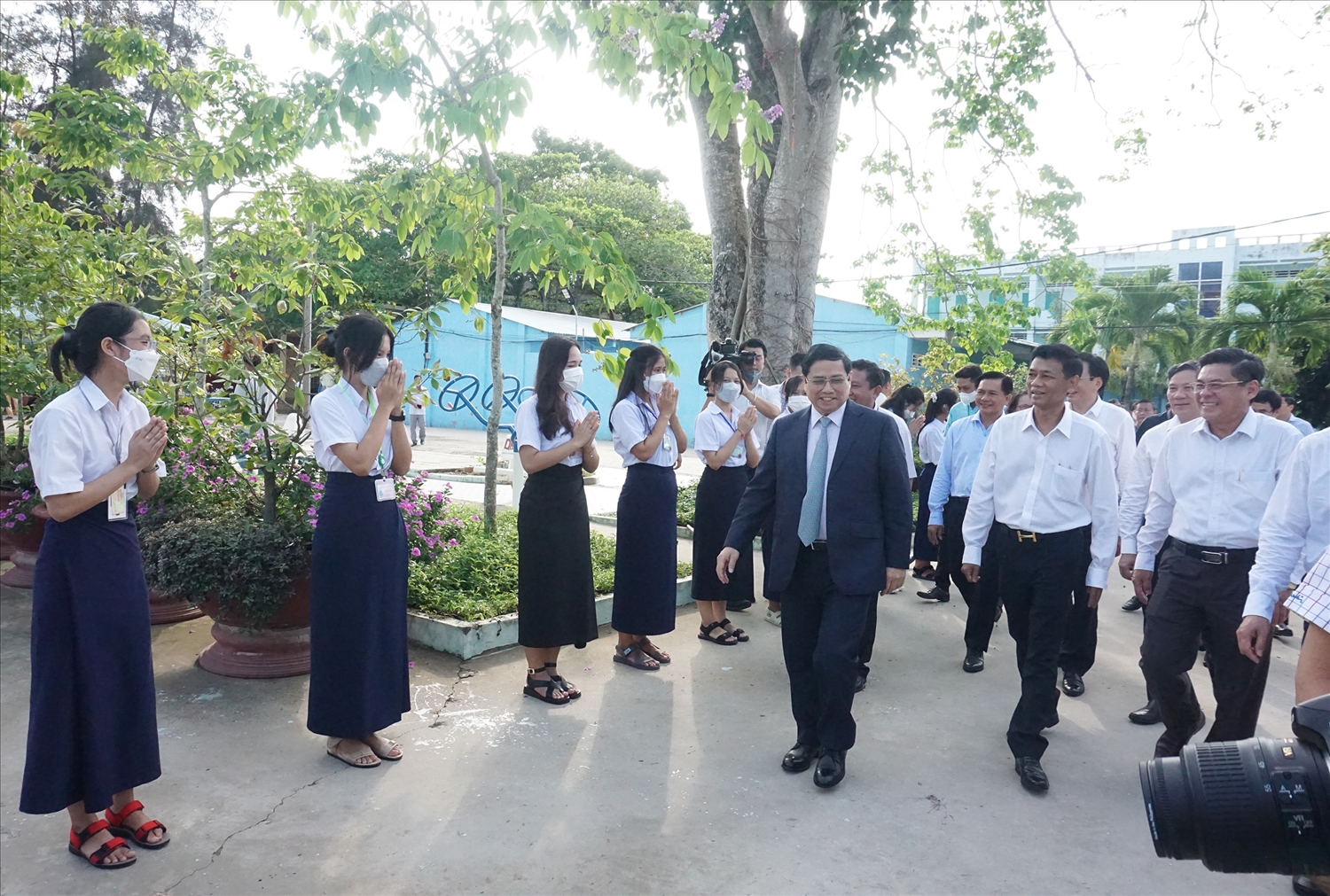 Thủ tướng Phạm Minh Chính và Đoàn công tác tới thăm Trường THPT DTNT Huỳnh Cương sáng 28/4