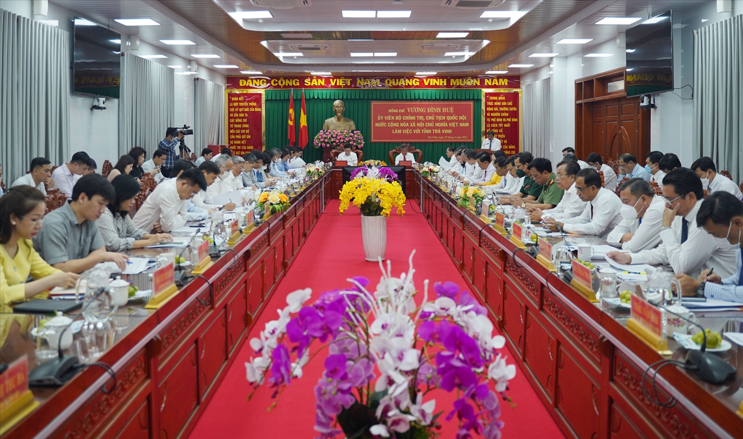 Quang cảnh buổi làm việc của Chủ tịch Quốc hội Vương Đình Huệ với Ban Chấp hành Đảng bộ tỉnh Trà Vinh