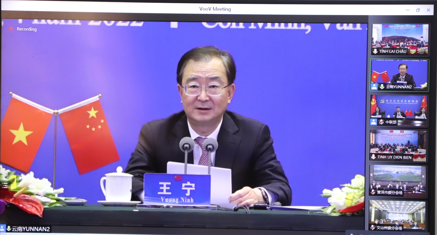Ủy viên dự khuyết Ban Chấp hành Trung ương Đảng Cộng sản Trung Quốc, Bí thư Tỉnh ủy, Chủ nhiệm Nhân đại tỉnh Vân Nam Vương Ninh phát biểu tại Hội nghị