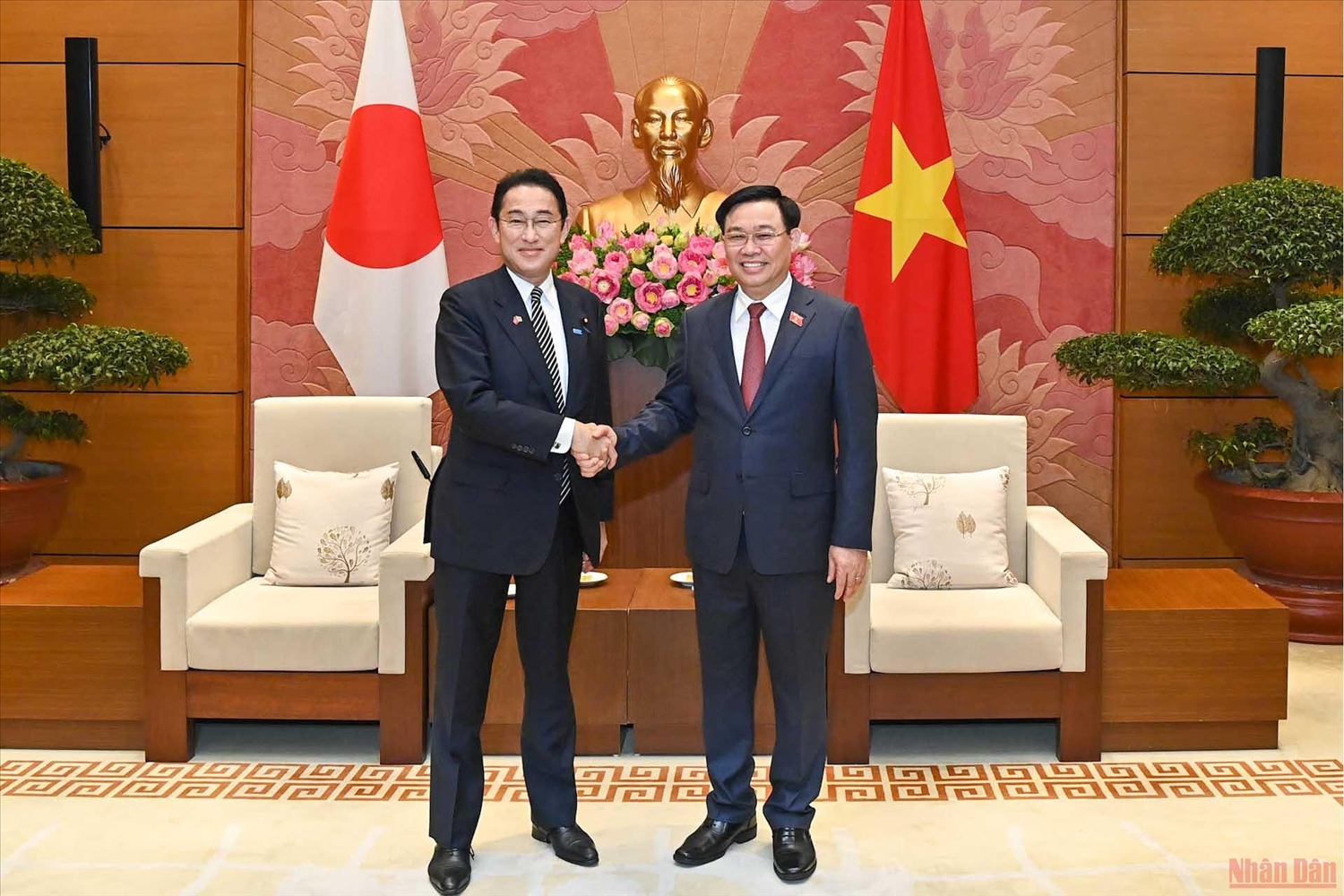 Chủ tịch Quốc hội Vương Đình Huệ hội kiến Thủ tướng Nhật Bản Kishida Fumio 3