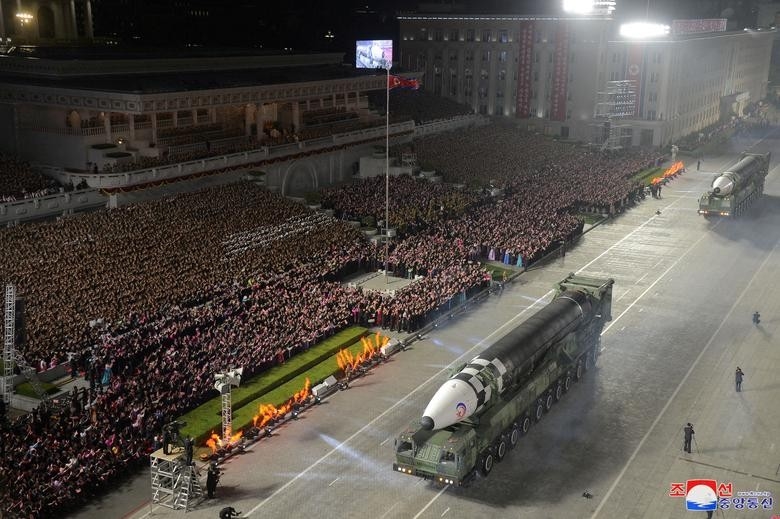 Lễ duyệt binh hoành tráng kỷ niệm 90 năm ngày thành lập Quân đội Cách mạng nhân dân Triều Tiên 8