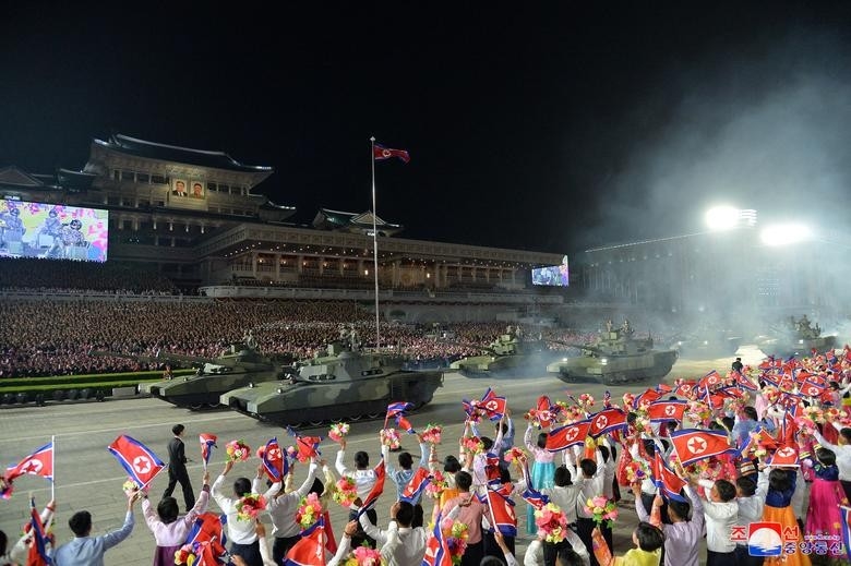 Lễ duyệt binh hoành tráng kỷ niệm 90 năm ngày thành lập Quân đội Cách mạng nhân dân Triều Tiên 18