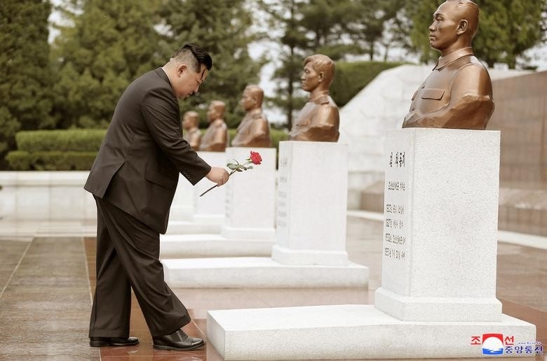 Lễ duyệt binh hoành tráng kỷ niệm 90 năm ngày thành lập Quân đội Cách mạng nhân dân Triều Tiên 20