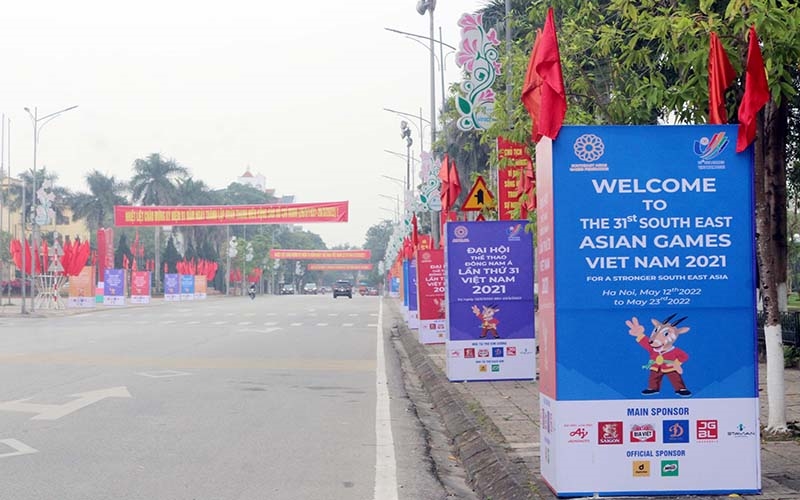 Các tuyến đường tại thành phố Phủ Lý được trang trí chuẩn bị đón SEA Games 31.